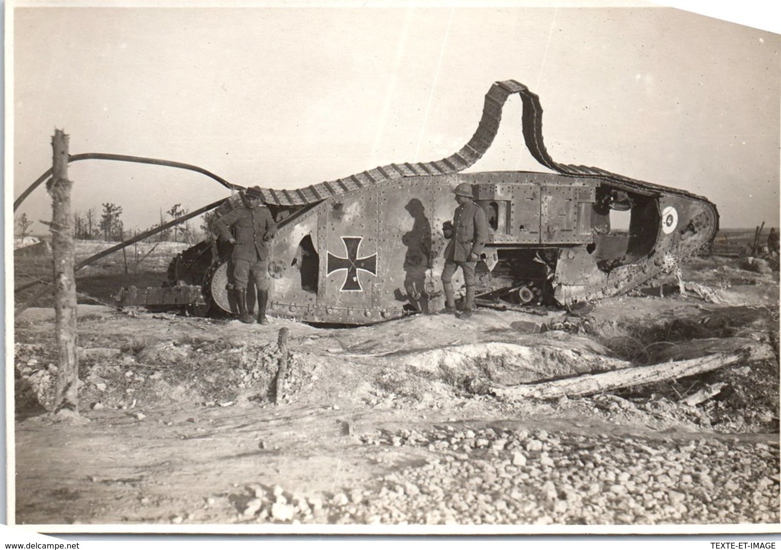 MILITARIA 1914-1918 - PHOTOGRAPHIE - Char Allemand Détruit Secteur SOMME PY [155X107] - Guerre, Militaire