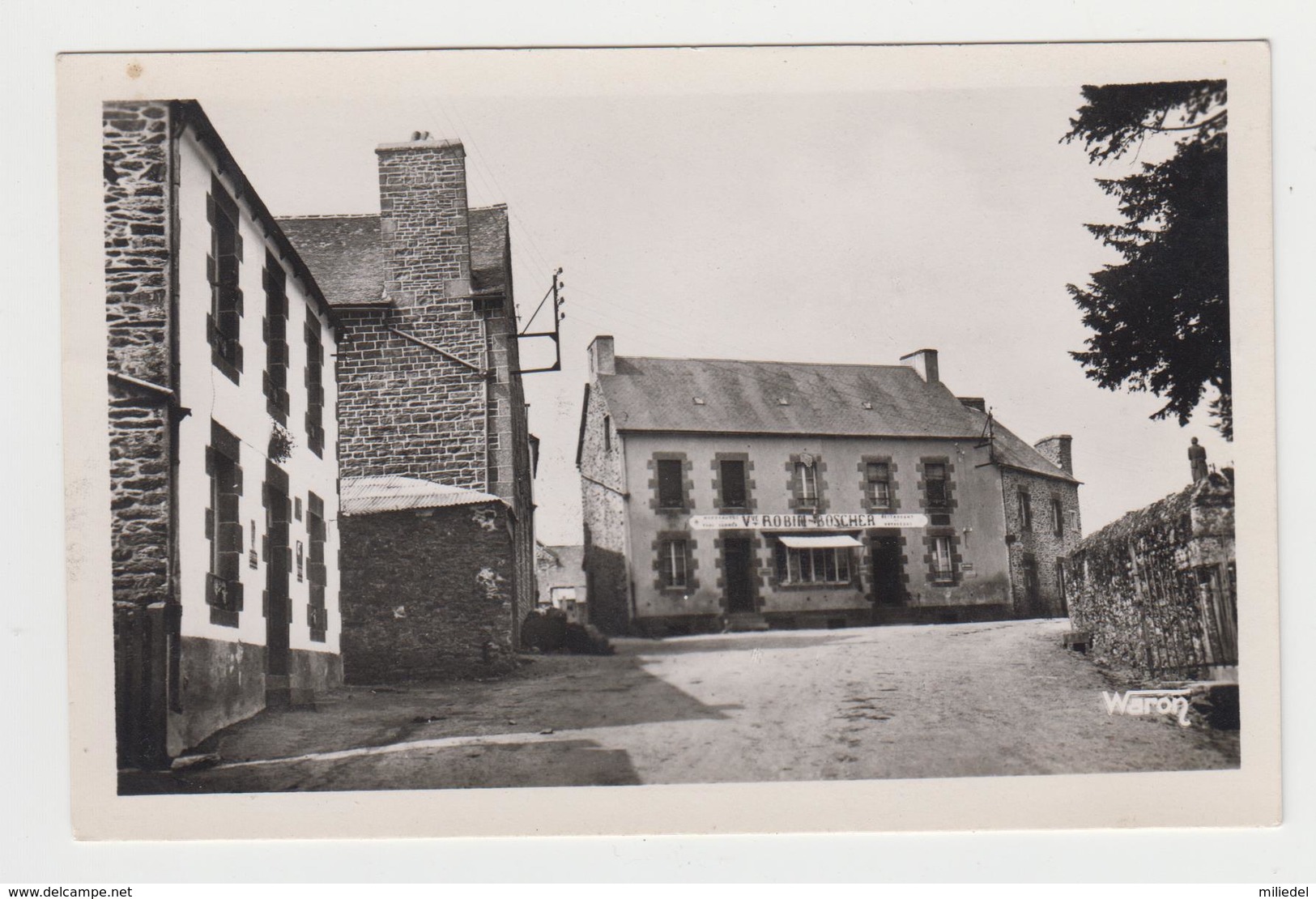 AA601 - SAINT MARTIN DES PRES - Place De L'Eglise - Restaurant Robin BOSCHER - Autres & Non Classés