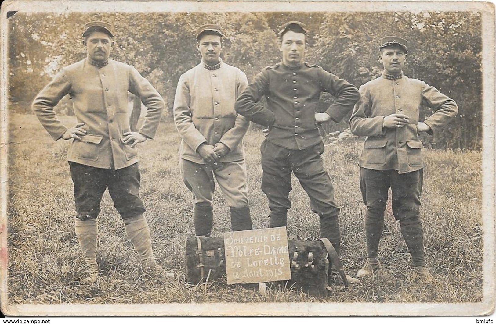 Carte Photo - Souvenir De Notre Dame De Lorette Le 18 Août 1915 - Characters