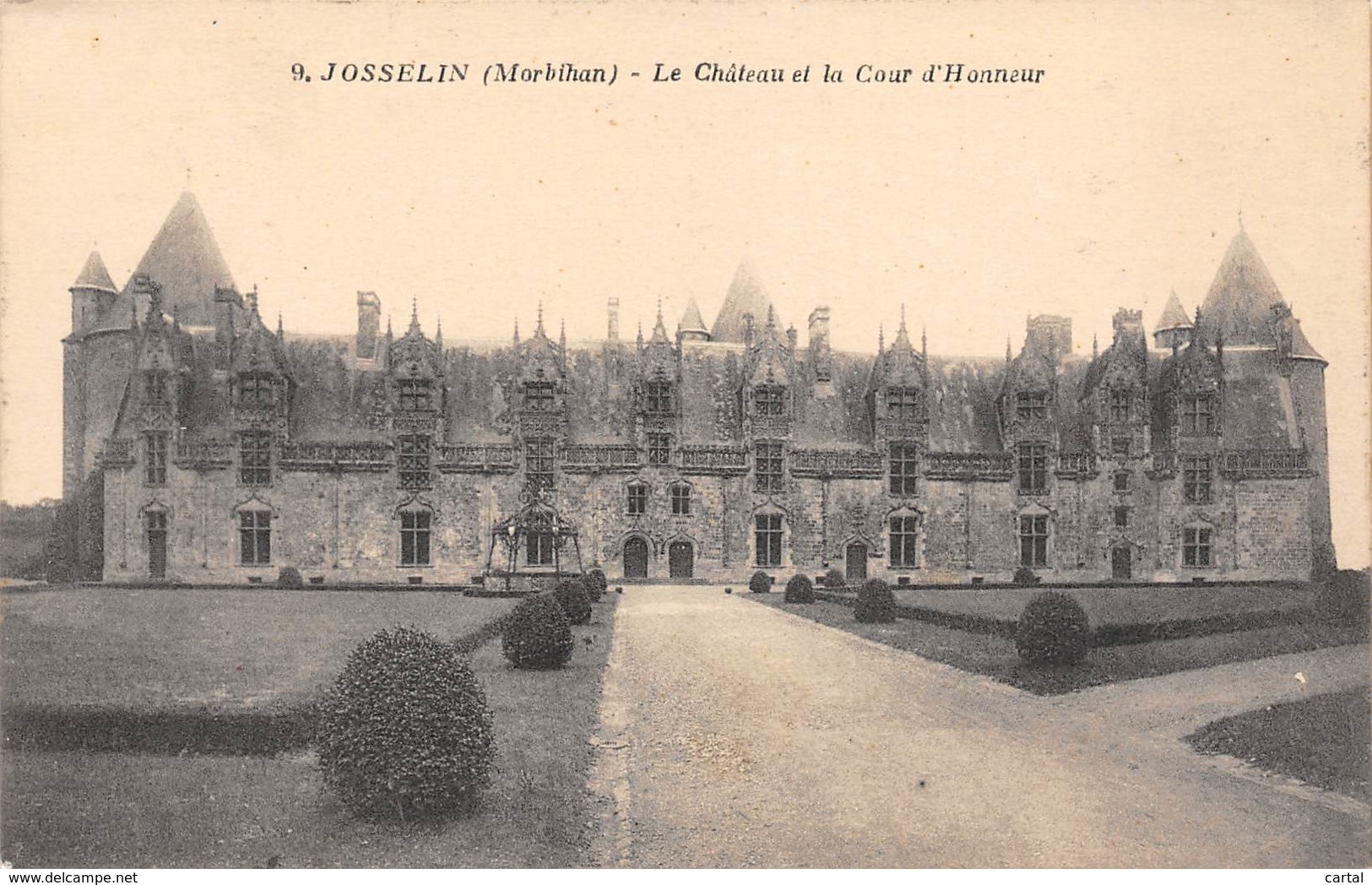 56 - JOSSELIN - Le Château Et Le Cour D'Honneur - Josselin