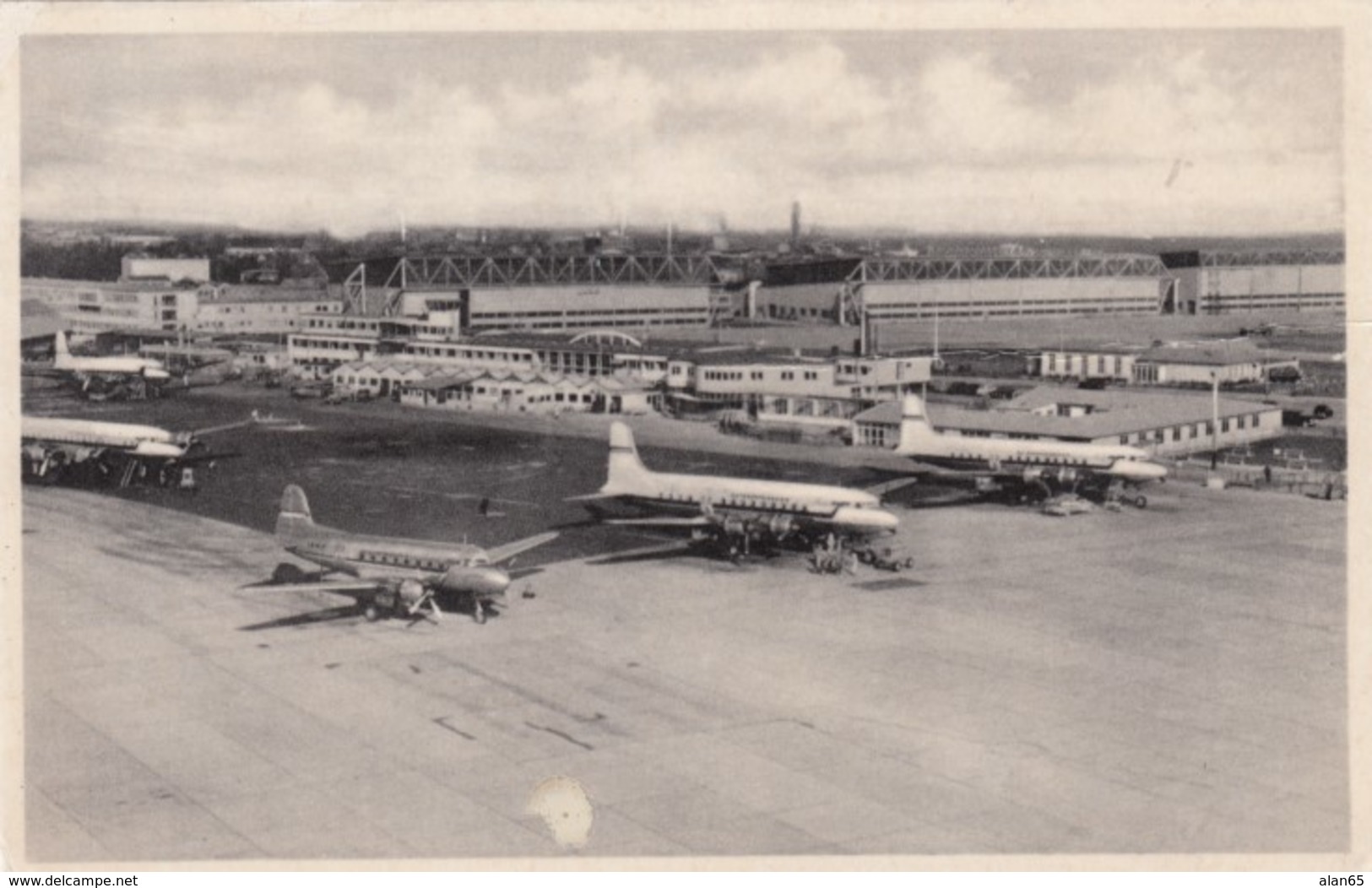 Copenhagen Denmark Airport Propeller Planes On Tarmac Terminal Building, C1950s Vintage Postcard - Vliegvelden