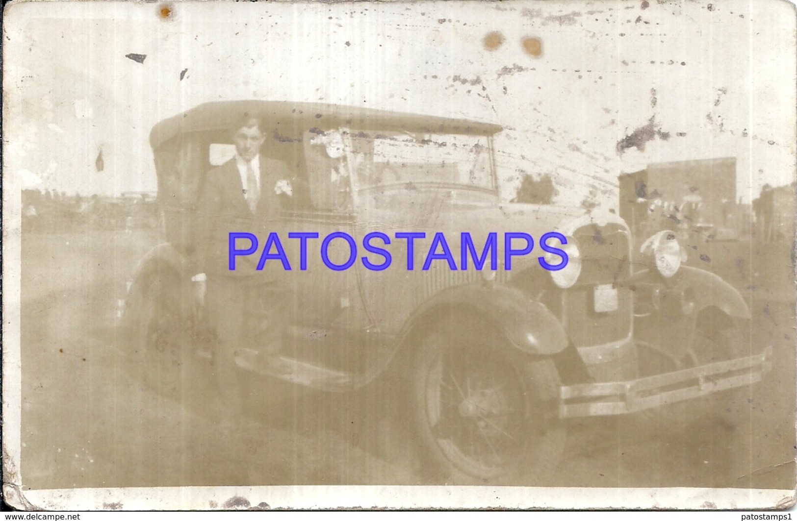 113001 AUTOMOBILE OLD CAR AUTO SEDAN AND MAN SPOTTED POSTAL POSTCARD - Autres & Non Classés