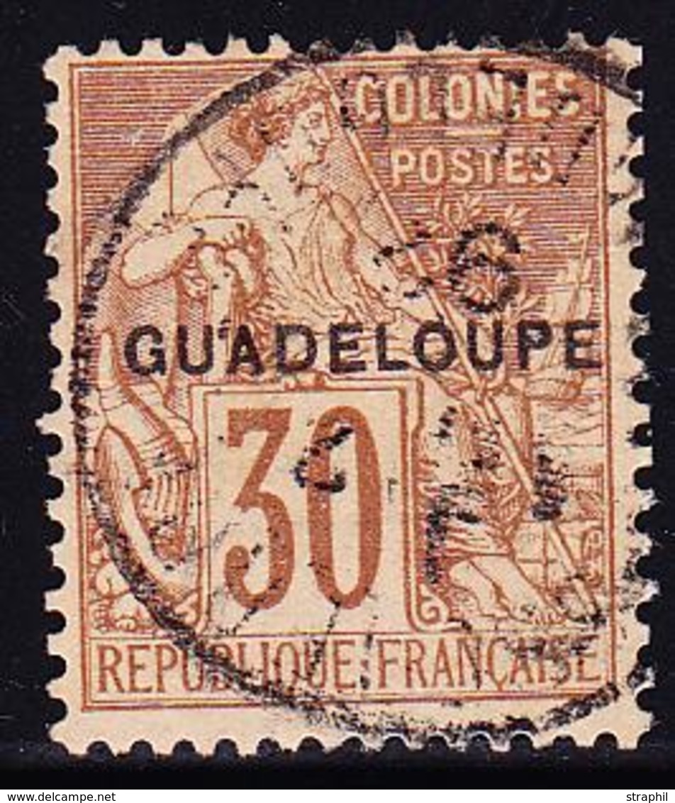 O GUADELOUPE - O - N°30 - 30c Brun- TB - Other & Unclassified