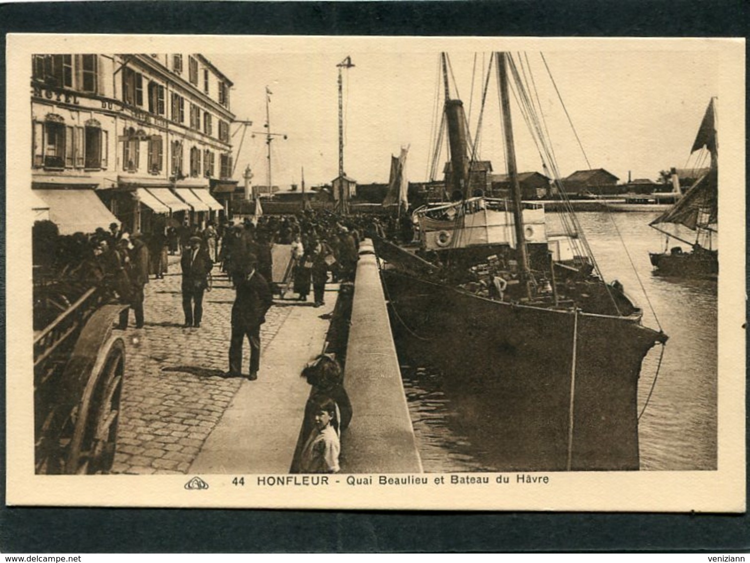 CPA - HONFLEUR - Quai Beaulieu Et Bateau Du Havre, Très Animé - Honfleur