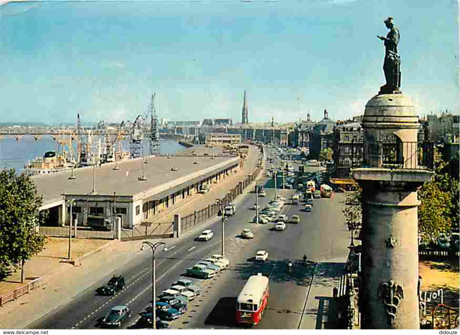 33 - Bordeaux - La Colonne Rostrale Et Les Quais De La Gironde - Automobiles - Bus - Voir Scans Recto-Verso - Bordeaux