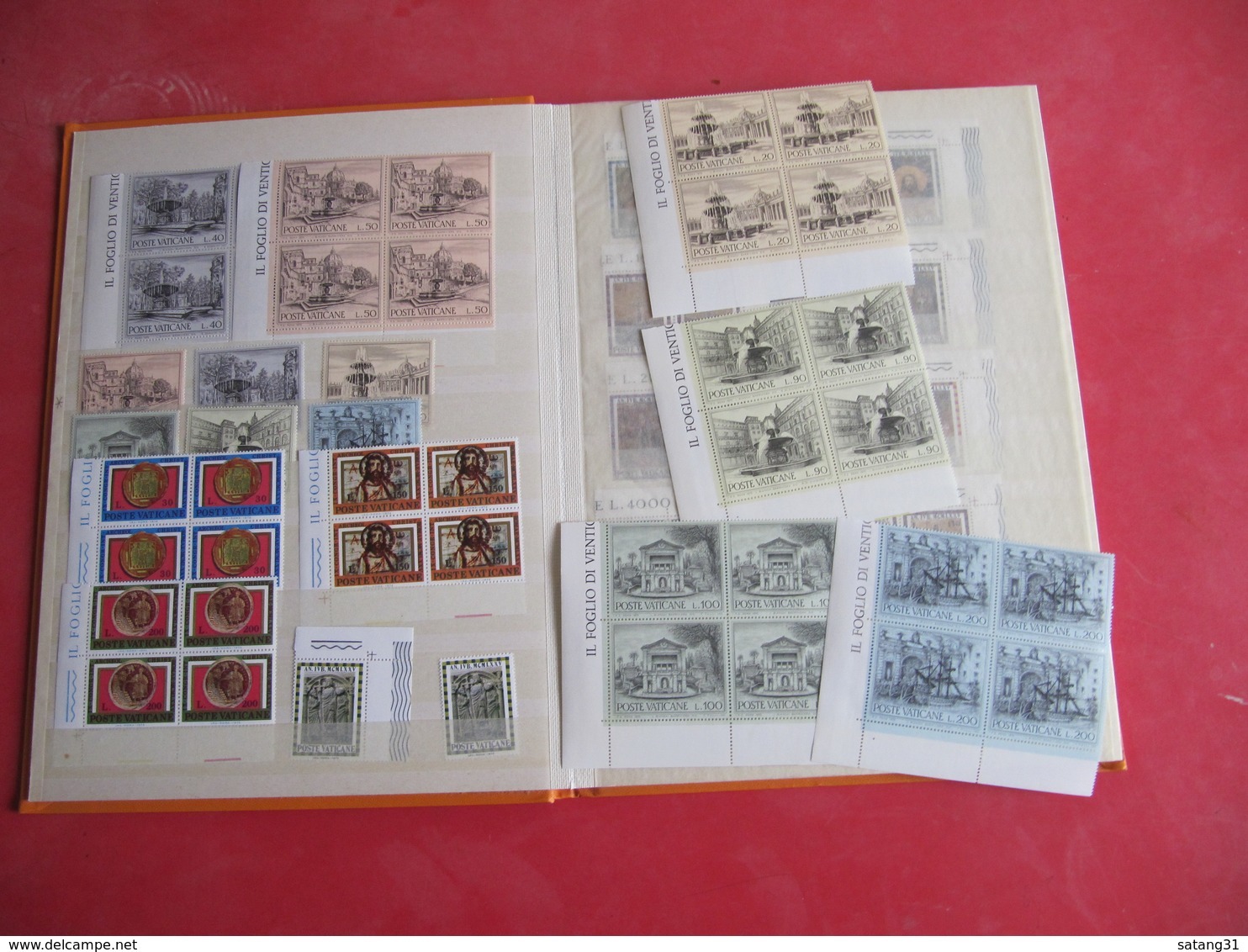 ALBUM DE TIMBRES NEUFS DU VATICAN ET D'ITALIE. - Collections (en Albums)