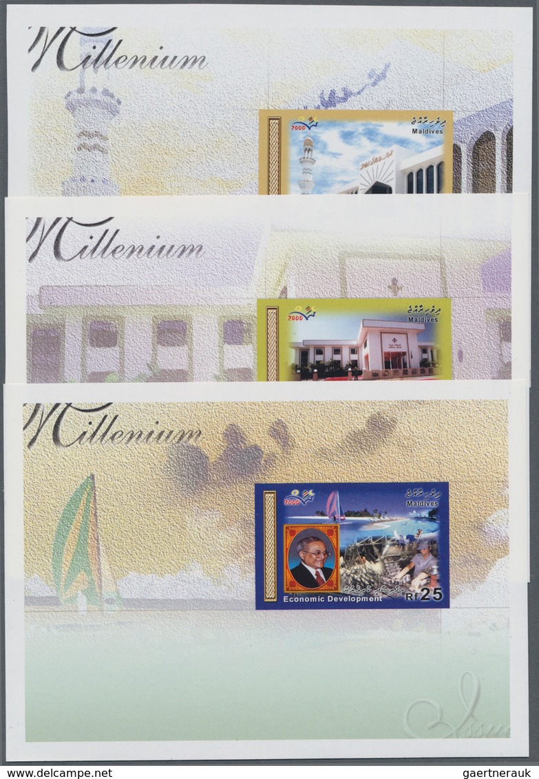 Malediven: 2000, Millenium Change Complete Set Of Six In Vertical IMPERFORATE Pairs And Additional T - Maldives (1965-...)