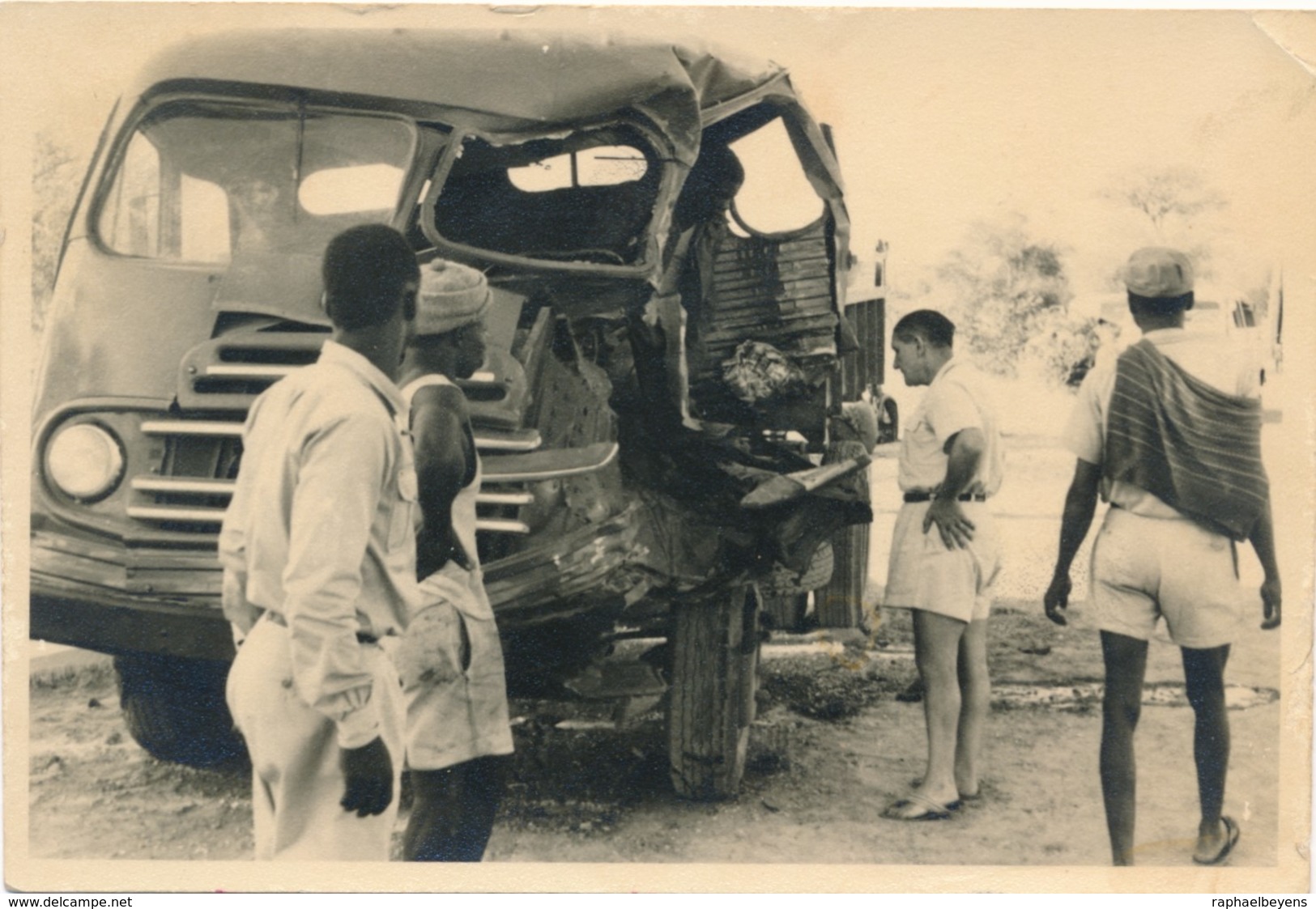 Snapshot Accident De Voiture Afrique Camion Camionnette Animée Carcasse Constat - Afrika