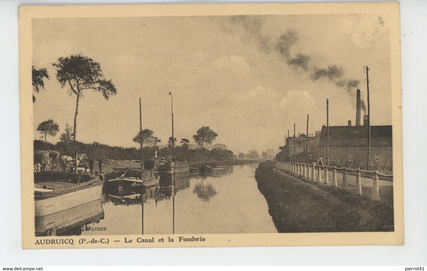 AUDRUICQ - Le Canal Et La Fonderie (péniches) - Audruicq