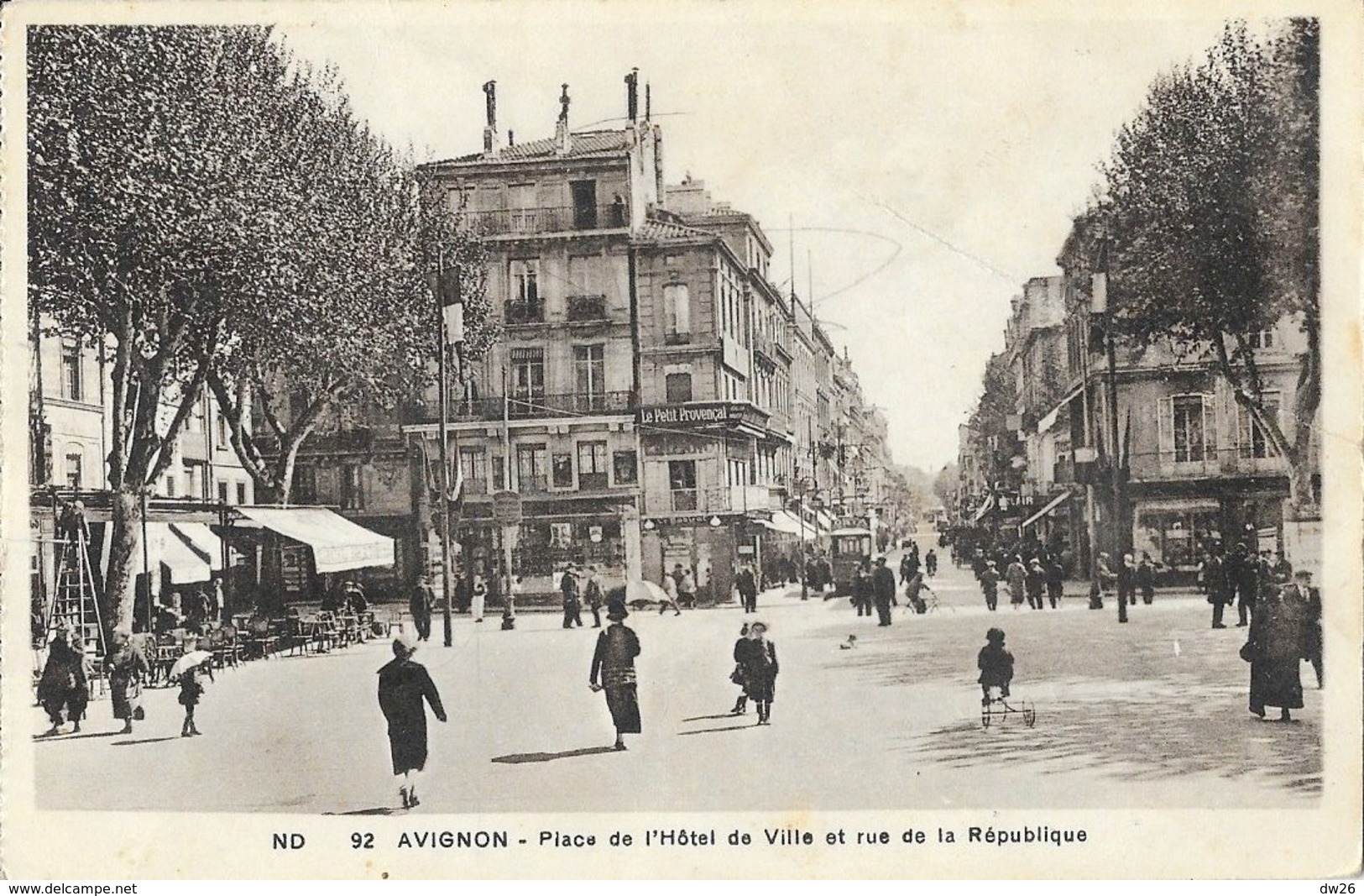 Avignon - Place De L'Hôtel De Ville Et Rue De La Libération - Carte ND N° 92 - Avignon