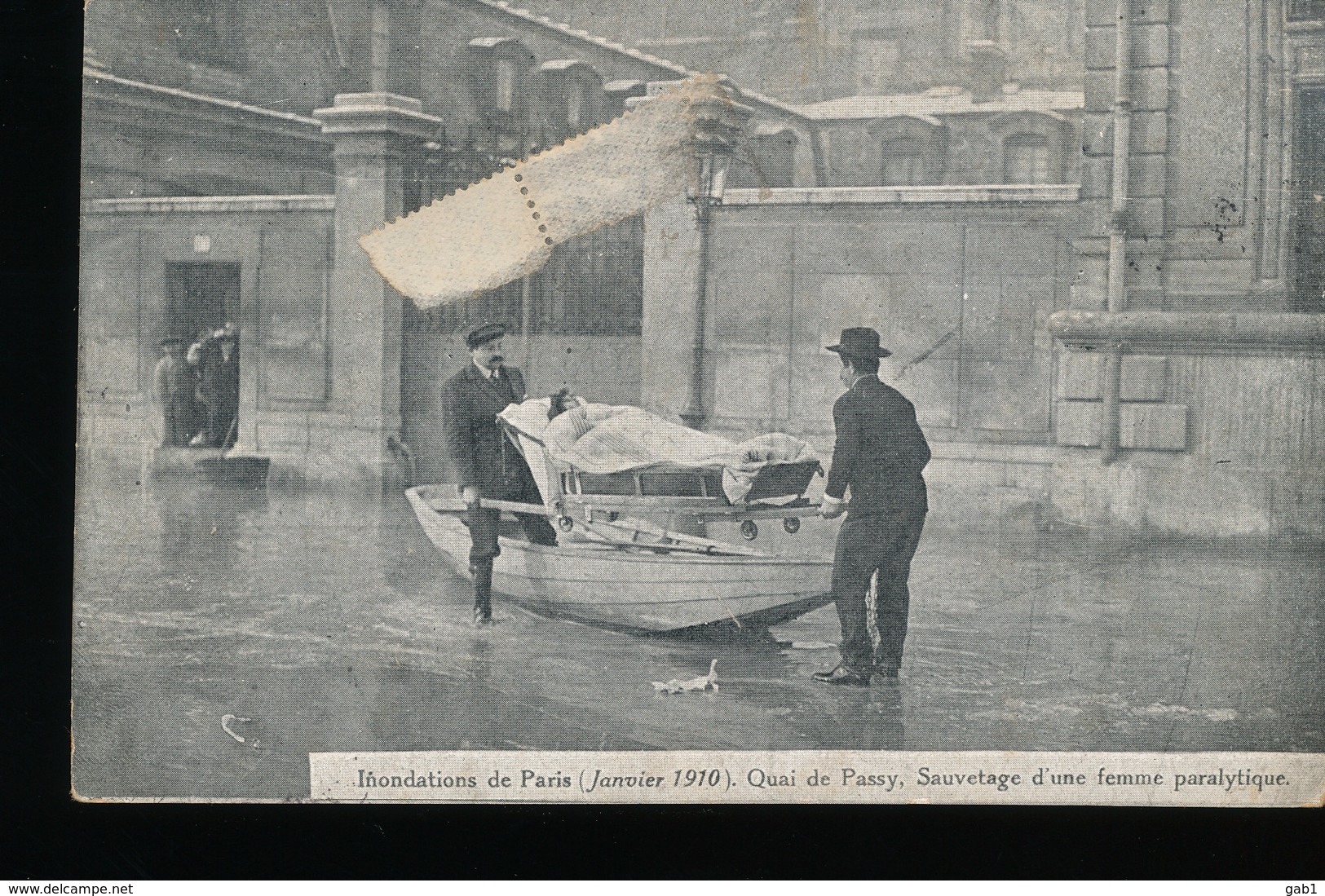 75 -- Paris Inonde -- Quai De Passy -- Sauvetage D'une Femme Paralytique - Inondations De 1910