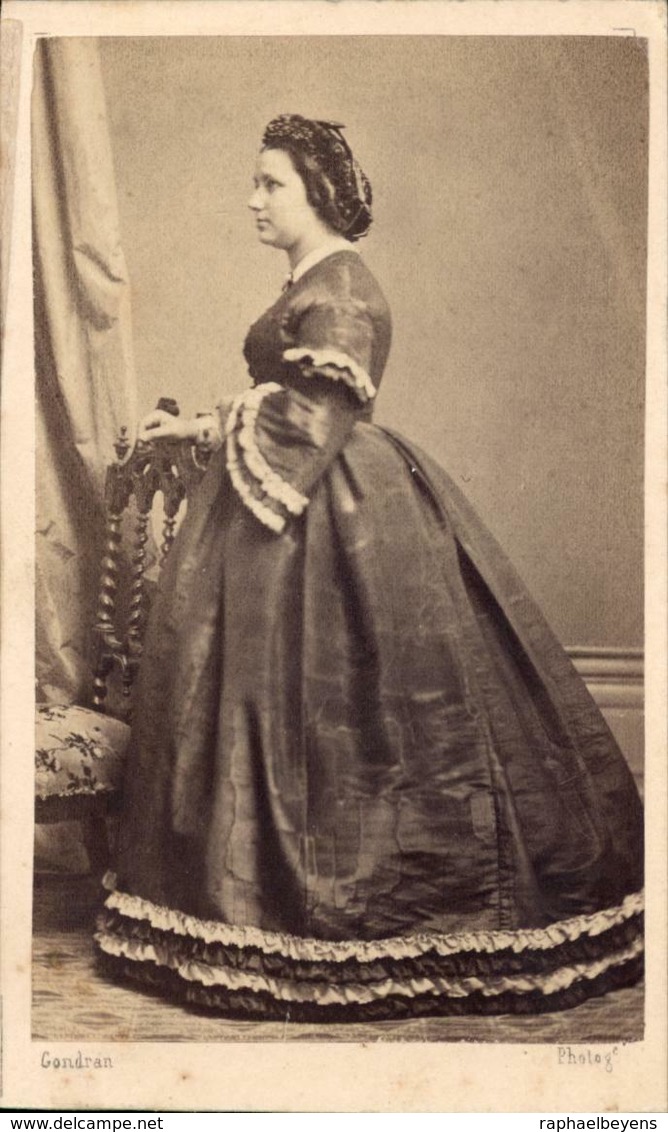 CDV Femme Debout Profil Robe Large Coiffure Gondran Aix Vers 1865 - Personnes Anonymes