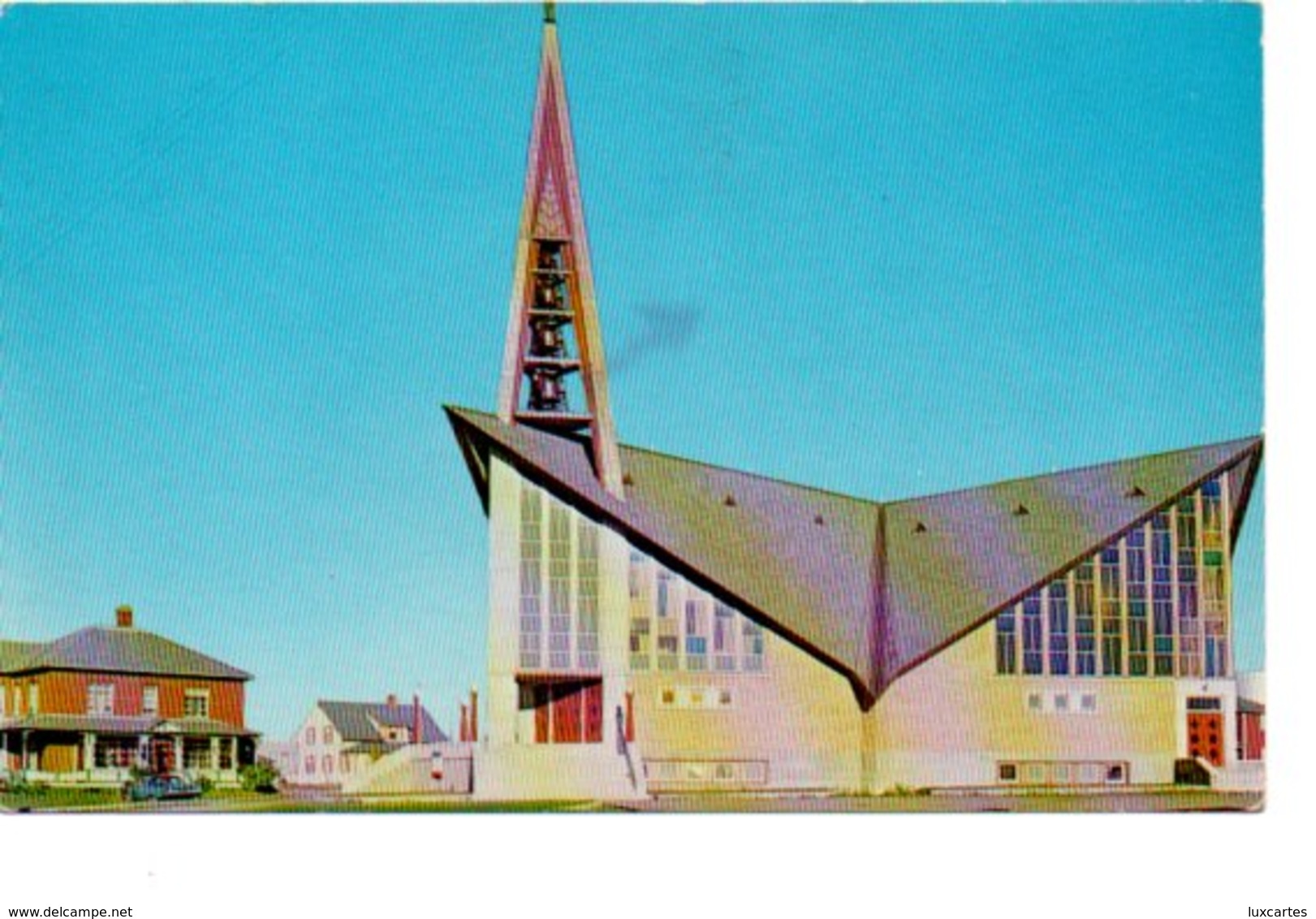 RIMOUSKI-EST. PAROISSE ST YVES. VUE EXTERIEURE DE L' EGLISE. - Rimouski