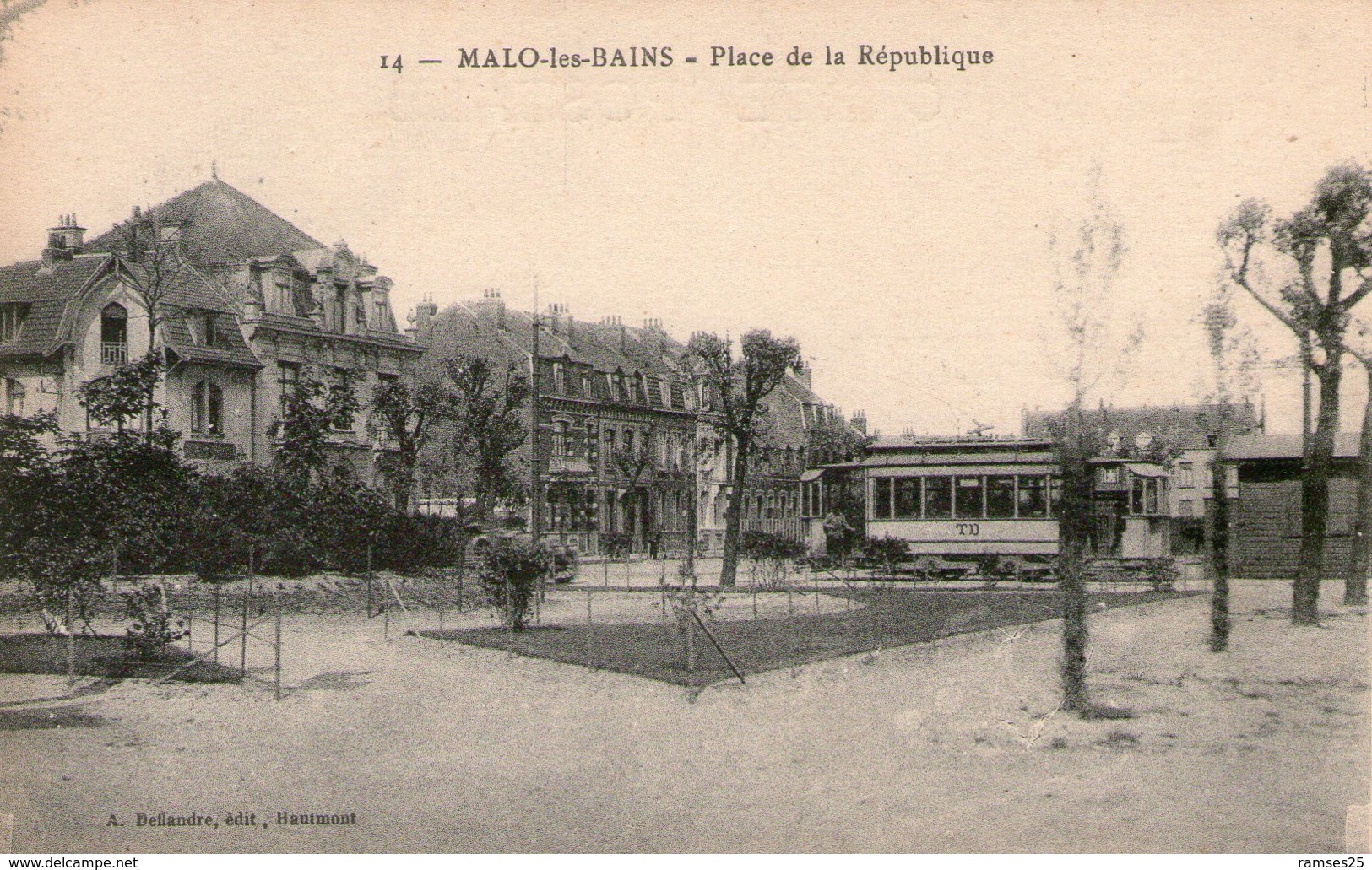 (106) CPA  Malo Les Bains  Place De La Republique (Bon état) - Malo Les Bains