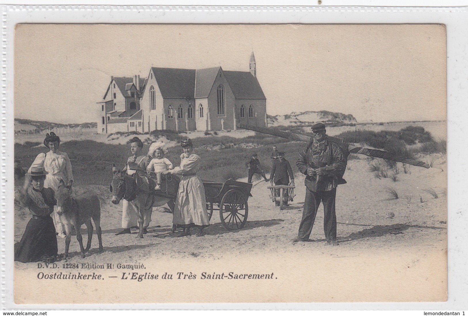 Oostduinkerke. L'Eglise Du Très Saint-Sacrement. - Oostduinkerke