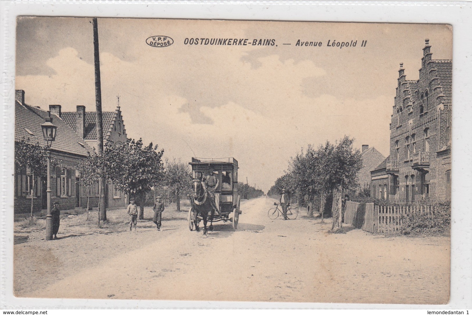 Oostduinkerke. Avenue Léopold II. - Oostduinkerke