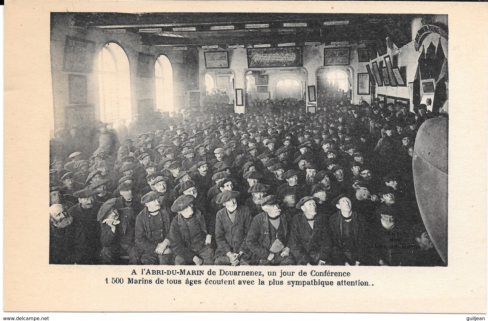 29 - A L'Abri-du-Marin De DOUARNENEZ, Un Jour De Conférence 1500 Marins De Tous âges écoutent Avec Attention - Bon état - Douarnenez