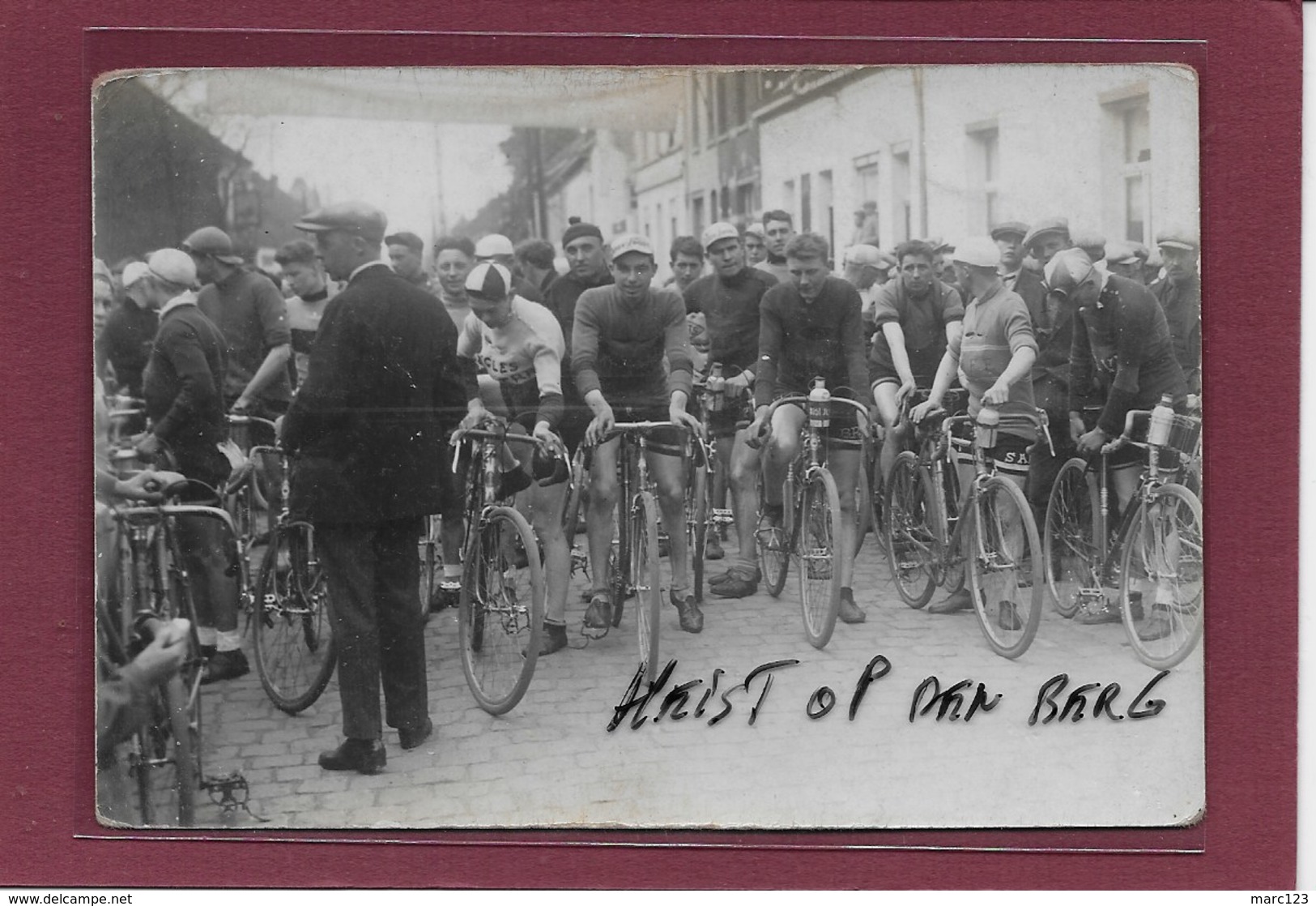 HEIST-OP-DEN-BERG: GEEN POSTKAART MAAR FOTO VAN 13CM OP 9CM-JUNIORKOERS -HET VERTREK-WIELRENNER-FIETS--MET VOLK - Heist-op-den-Berg