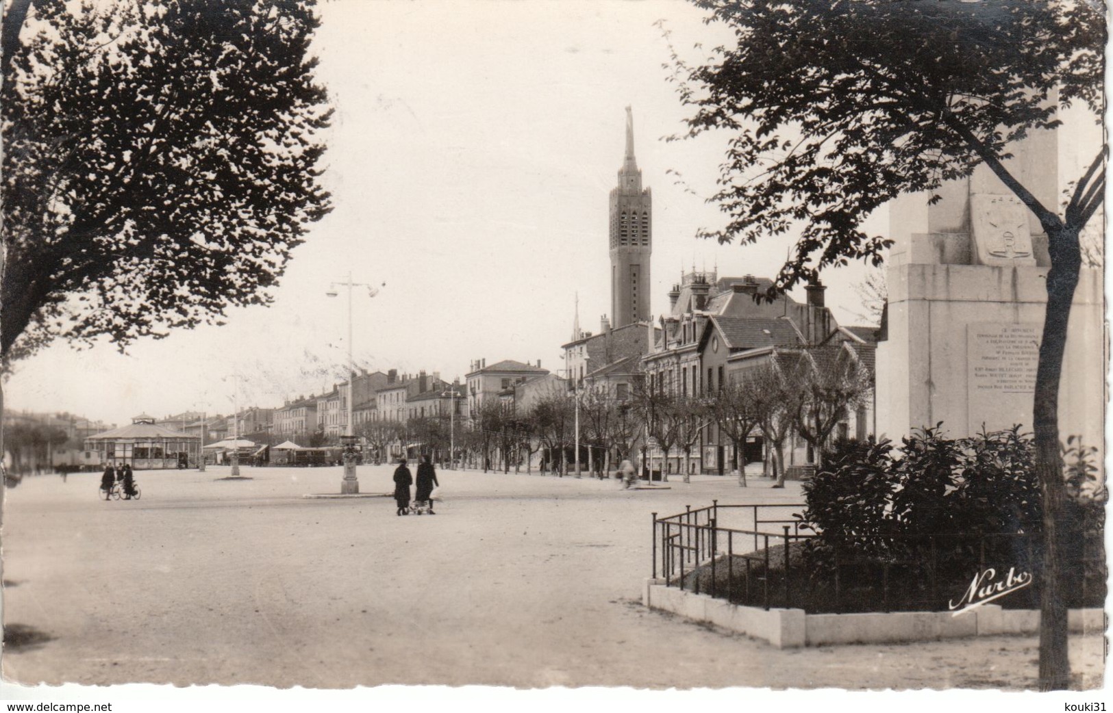 26 Romans Sur Isére : N.D. De Lourdes Et La Place - Romans Sur Isere