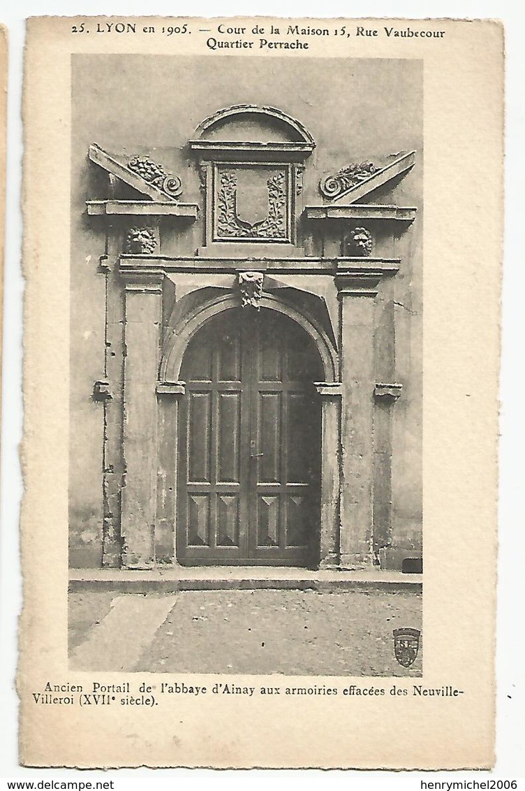 69 Lyon En 1905 Cour Maison 15 Rue Vaubecour Quartier Perrache Ancien Portail Abbaye D'ainay Armoiries Neuville Villeroi - Sonstige & Ohne Zuordnung