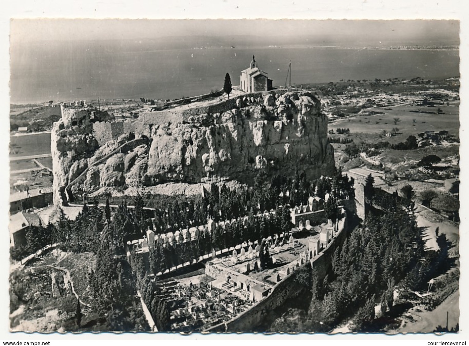 CPSM - VITROLLES-le-ROUCAS (Bouches Du Rhône) - En Avion Au Dessus De... Le Rocher Et La Chapelle Notre-Dame De Vie... - Autres & Non Classés