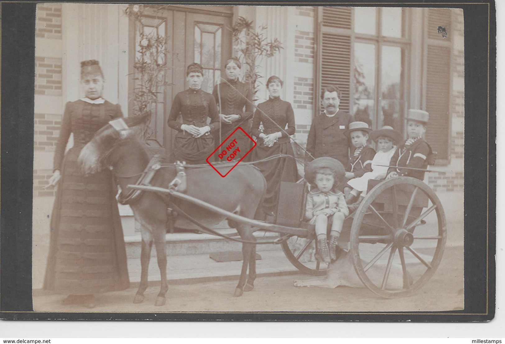 Photo Ancienne < 1900 Promenade En Famille 4 Enfants En Charrette D'attelage Sur Carton Noir épais - Old (before 1900)