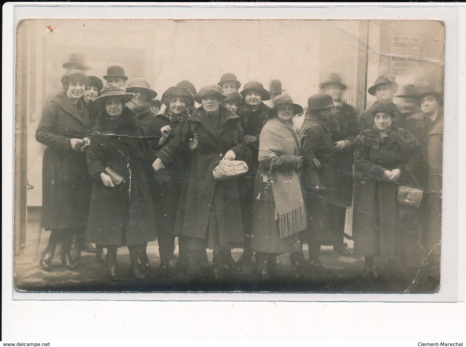 CARTE PHOTO A LOCALISER : Paris(?) Affiche Sur La Syphilis, Sainte-medecine - Etat - Fotos