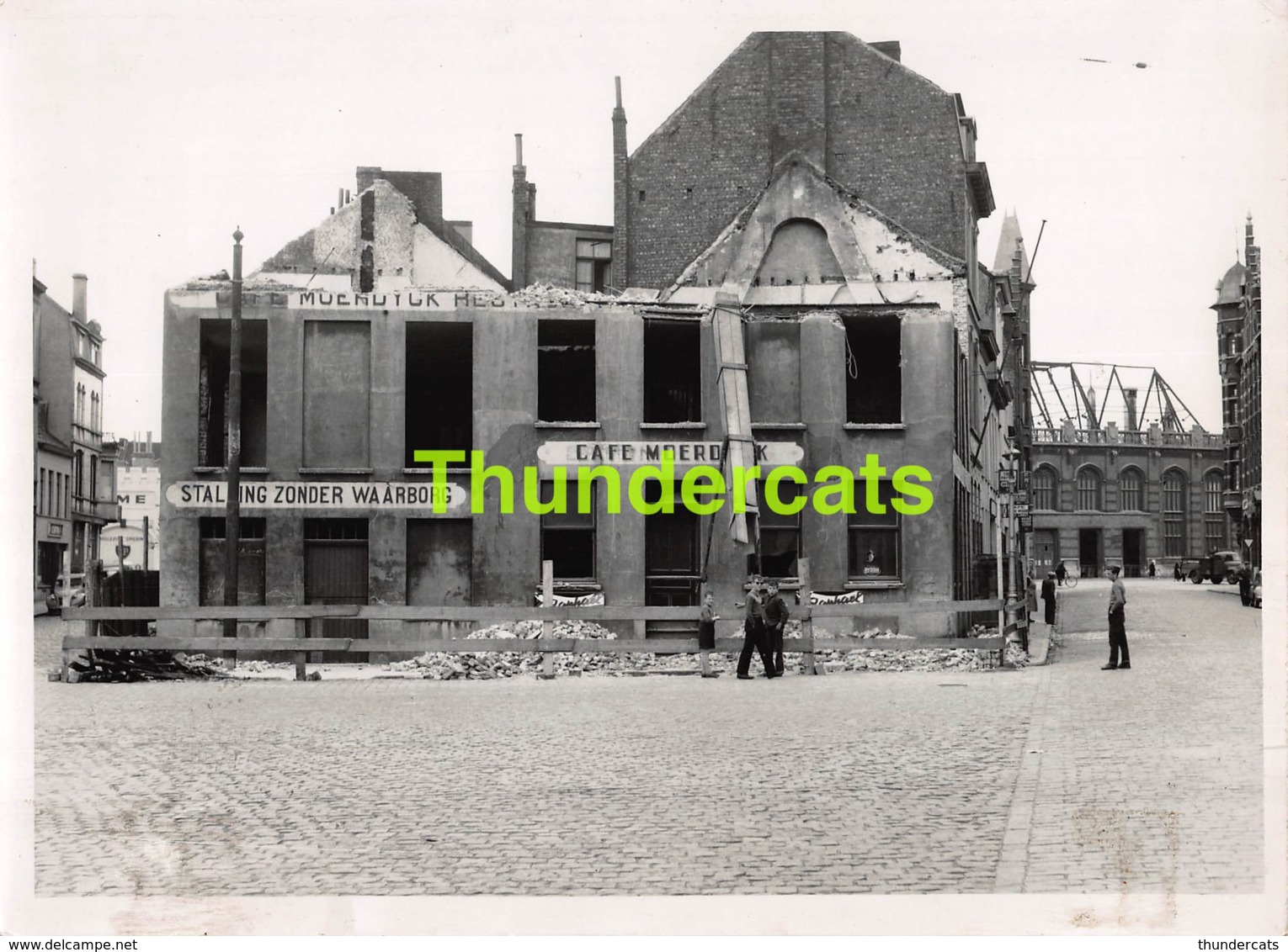 OUDE FOTO 1956 OOSTENDE 18 CM X 13 CM ANCIENNE PHOTO OSTENDE 'T HAZEGRAS CAFE'S GESLOOPT CAFE MOERDIJK - Orte