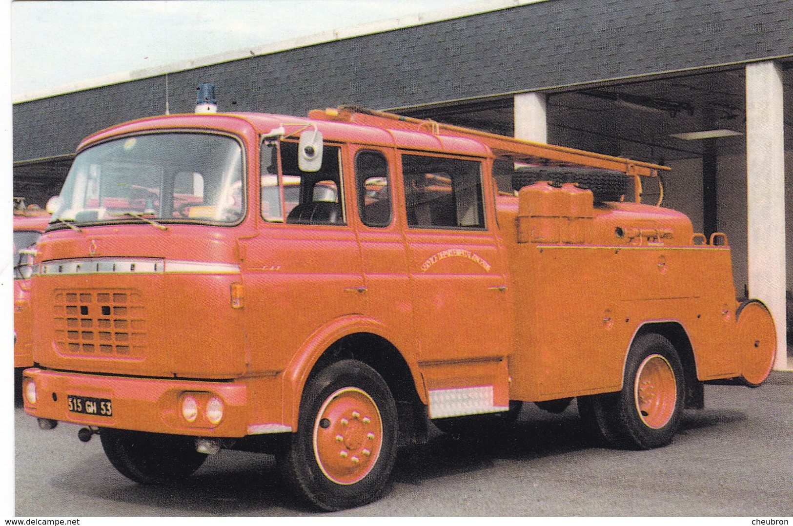 53. LAVAL. VEHICULE " F.P.T BERLIET GAK ". SÉRIE " NOS SAPEURS POMPIERS " - Sapeurs-Pompiers