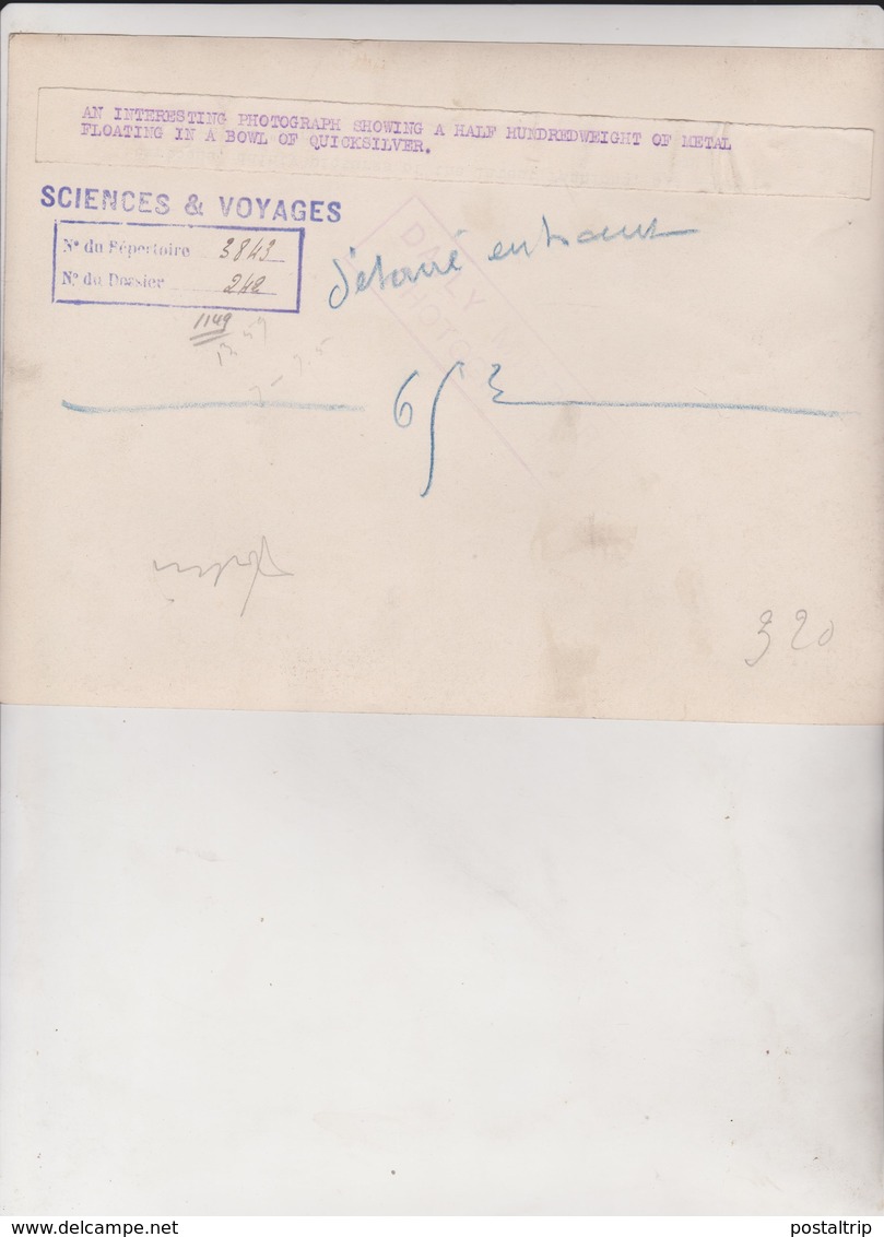 QUICKSILVER HALF HUNDREDWEIGHT OF METAL FLOATING IN A BOWL OF QUICKSILVER   21*16CM Fonds Victor FORBIN 1864-1947 - Profesiones