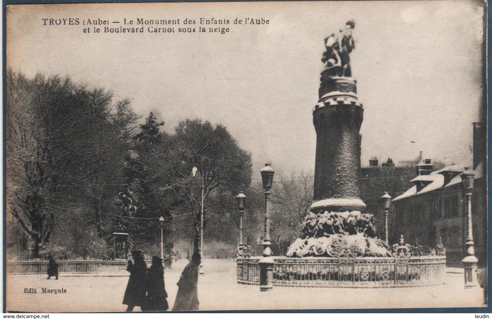 Troyes , Le Monument Des Enfants De L'Aube Et Le Boulevard Carnot Sous La Neige , Animée - Troyes