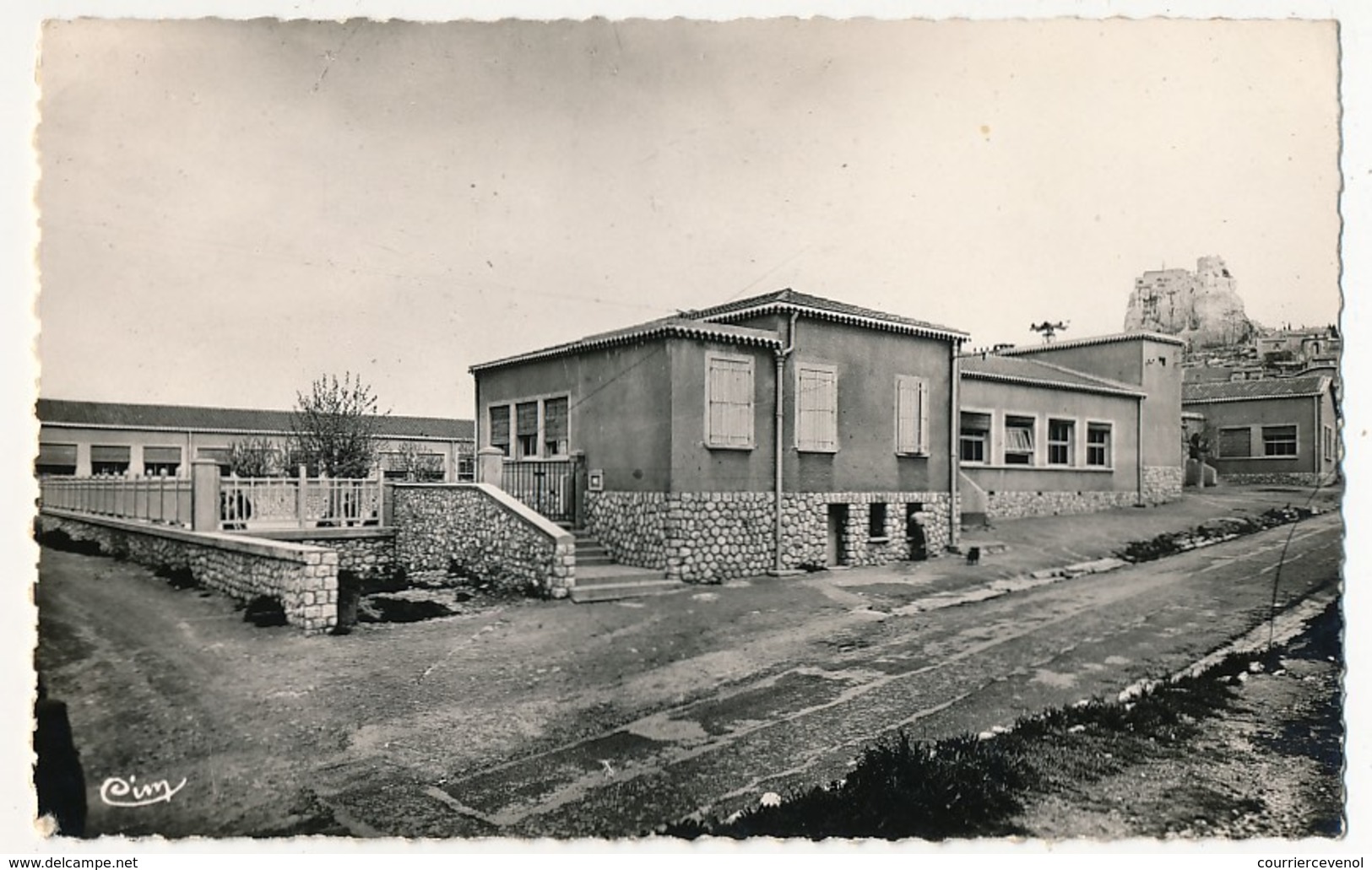 CPSM - VITROLLES (Bouches Du Rhône) - Groupe Scolaire - Other & Unclassified