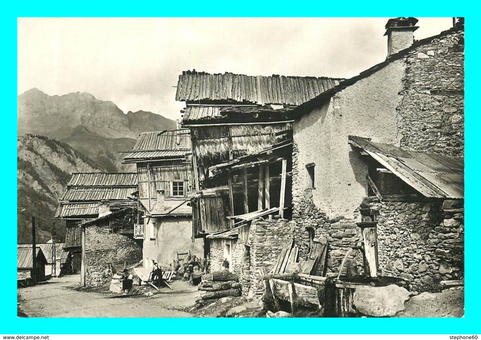 A770 / 461  05 - SAINT VERAN Vue Pittoresque Des Chalets - Autres & Non Classés