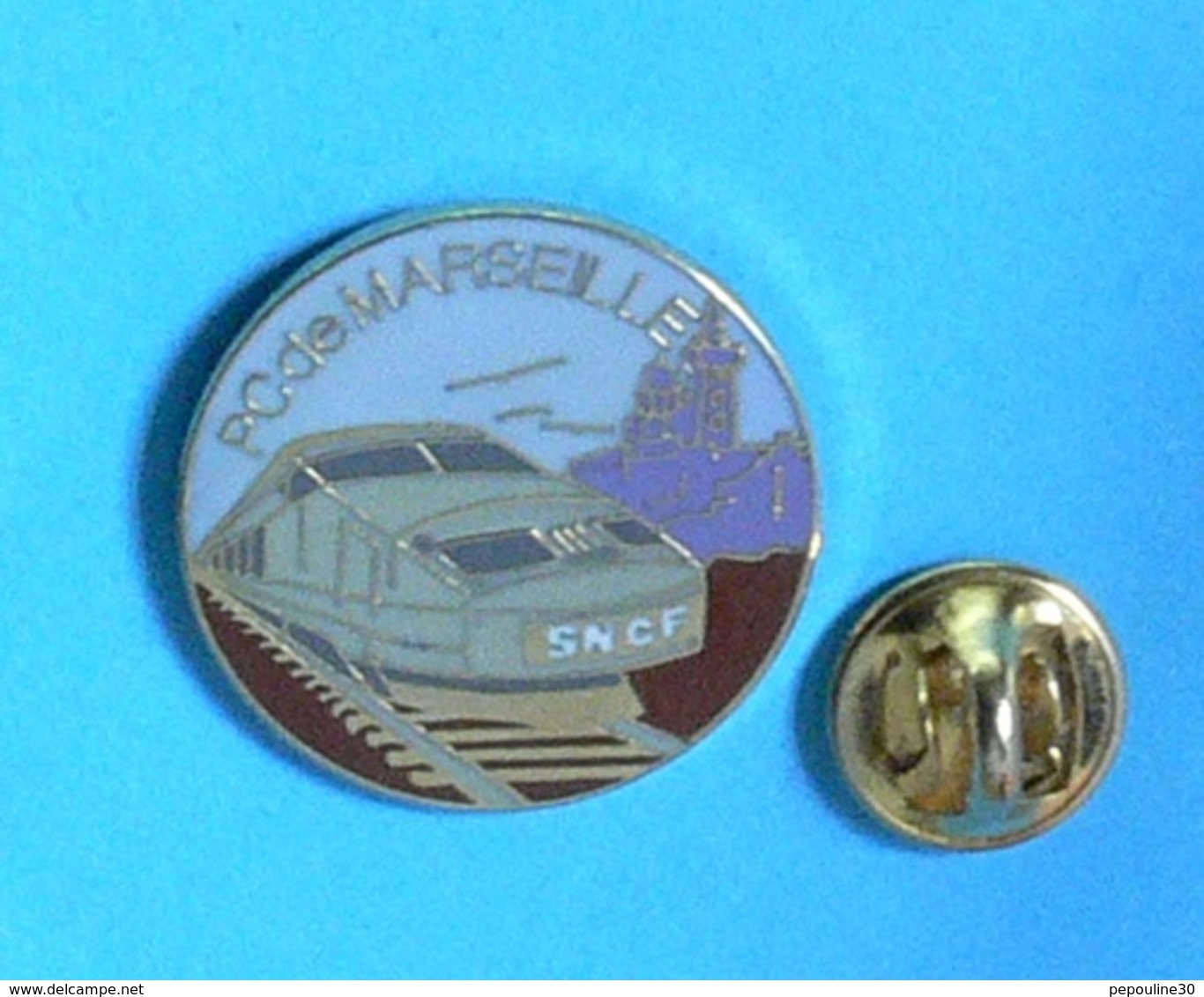 1 PIN'S  //  ** SNCF / TGV / PC De MARSEILLE / GRIS ** . (Rognac)