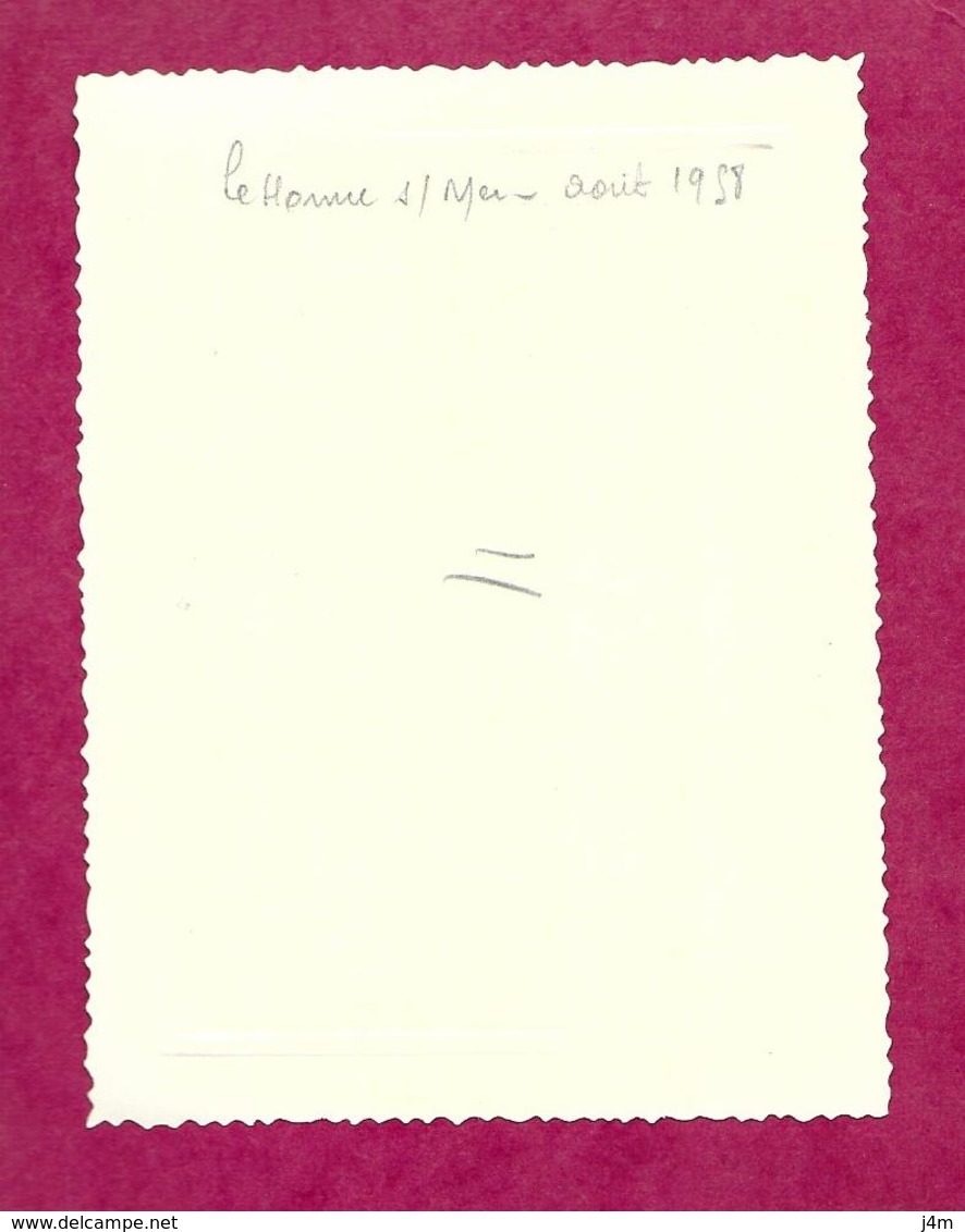 PHOTO 10,5 X 8 Cm Août 1958..LE HOME Sur MER (14) . FEMME ( PIN UP) à La Pose...2 Scans - Pin-Ups