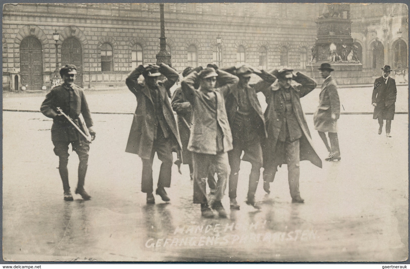 Ansichtskarten: Politik / Politics: MÜNCHEN REVOLUTION 1919, Drei Echtfotokarten "Ohne Fleischmarken - Personnages