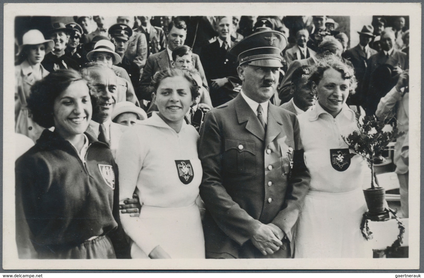 Ansichtskarten: Propaganda: 1936, Hitler Wärend Der Olympischen Spiele In Berlin, Zwei Fotokarten, V - Parteien & Wahlen
