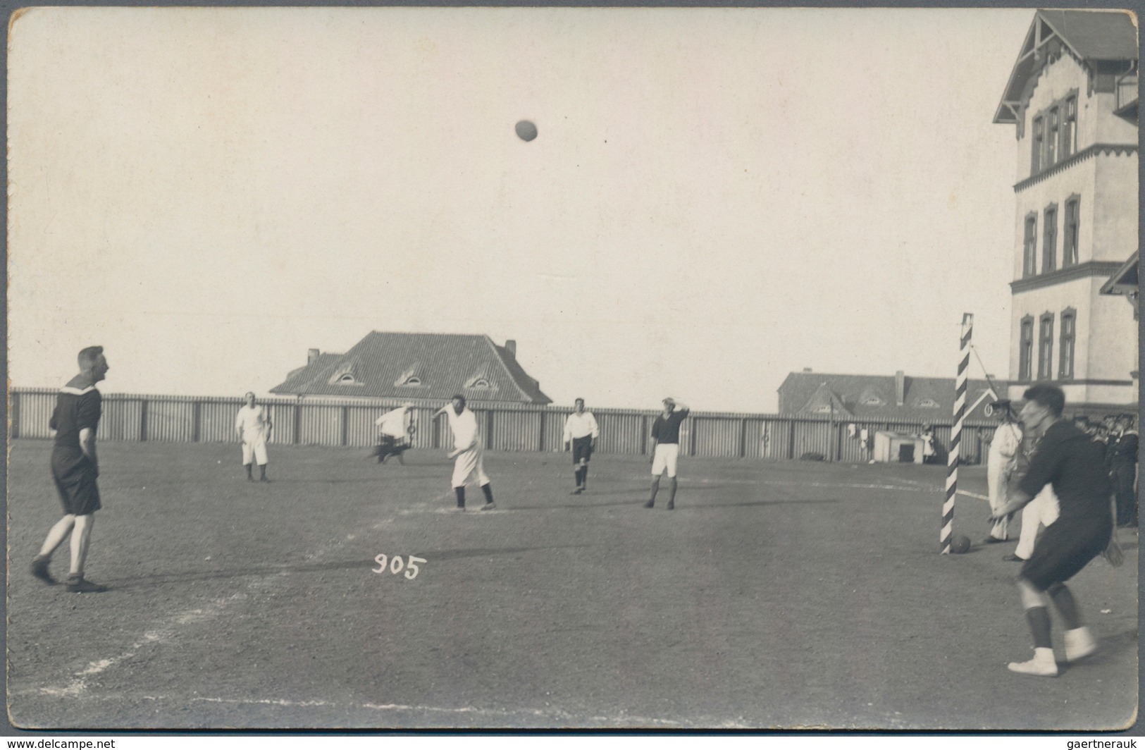 Ansichtskarten: Schleswig-Holstein: HELGOLAND (alte PLZ 2192), Zwei Selten Echtfotokarten, Fußballsp - Andere & Zonder Classificatie