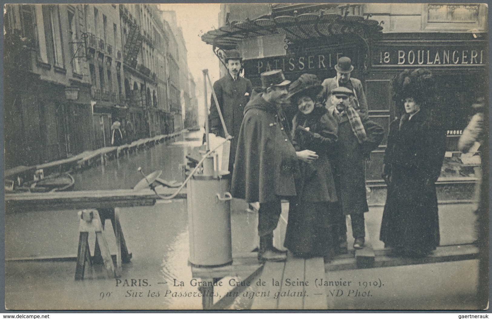 Ansichtskarten: Alle Welt: FRANKREICH, PARIS 1910 Hochwasser, 125 Historische Lichtdrucke Und Fotoka - Unclassified