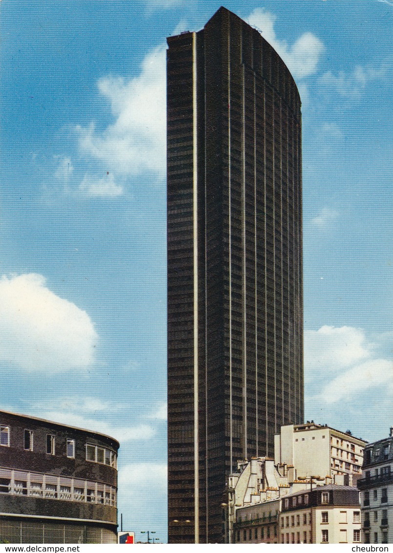 PARIS. TOUR MAINE MONTPARNASSE. STATION SERVICE ELF. ANNÉE 1977 - Arrondissement: 15