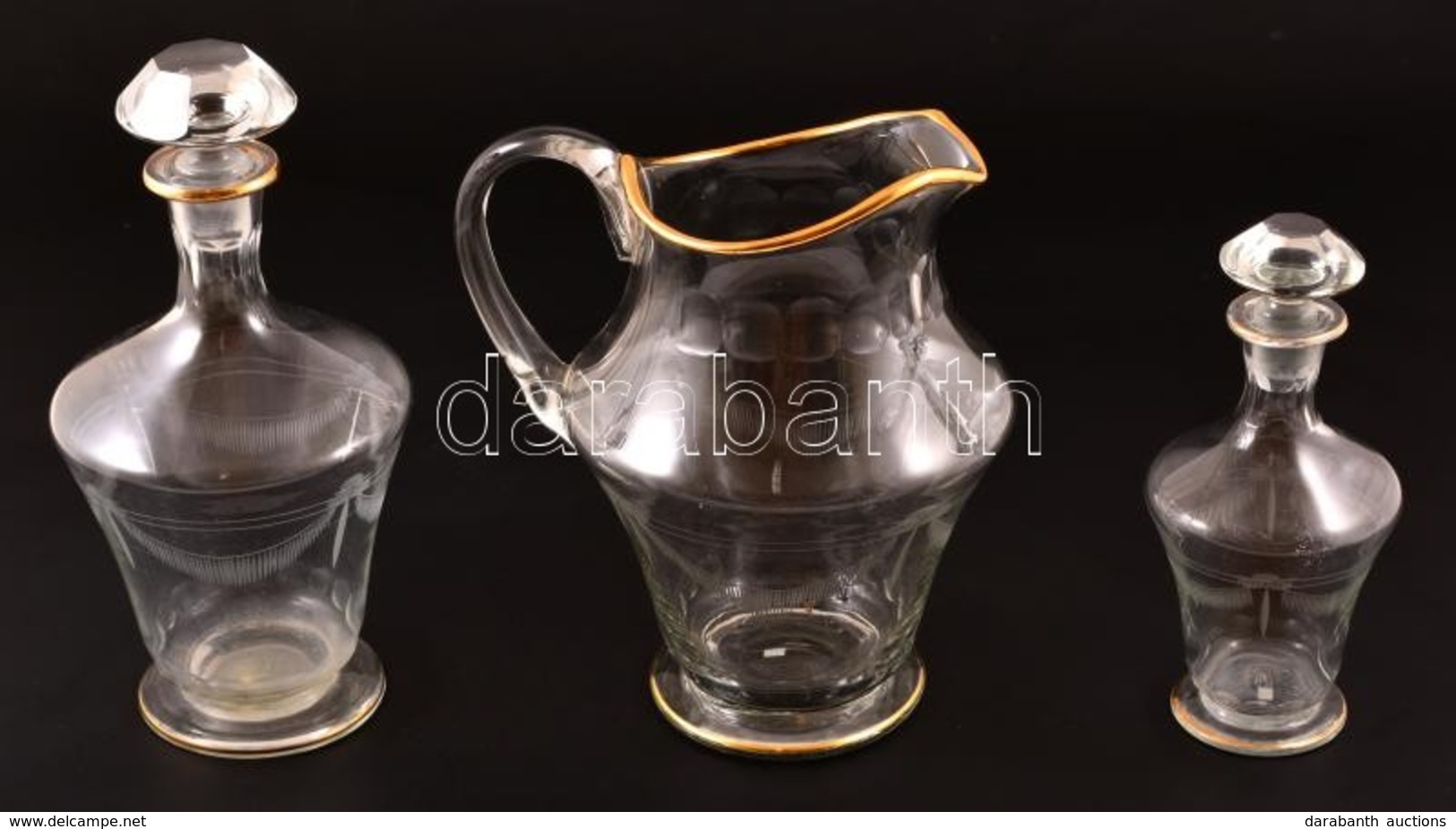 3 Db Kiöntő Csiszolt Dugóval (2 Db), Kancsó, Aranyozott Peremmel (egyik Kopott), Csorba Nélkül, M:19-26 Cm - Glas & Kristal