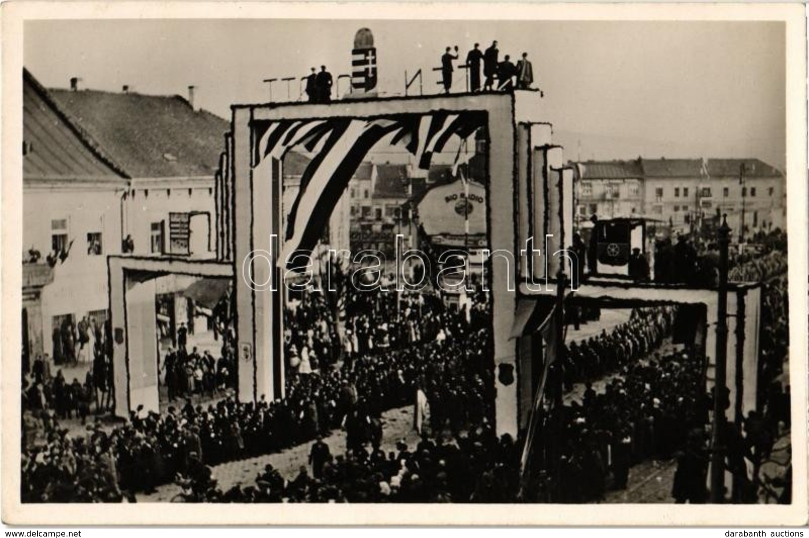** T1 1938 Kassa, Kosice; Bevonuló Hadseregünk A Diadalkapu Előtt, Bevonulás / Entry Of The Hungarian Troops, Triumphal  - Zonder Classificatie