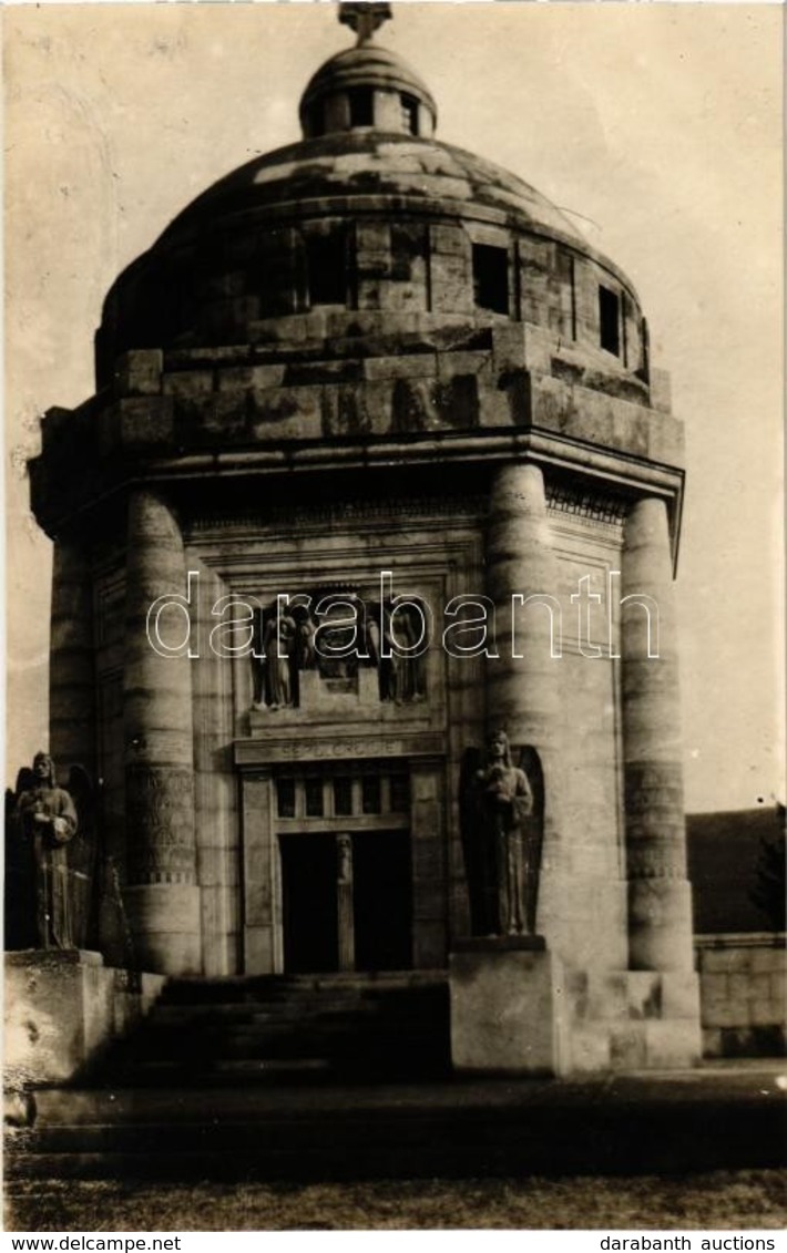 ** T2 Krasznahorkaváralja, Krásnohorské Podhradie; Mauzóleum / Mausolem. Photo - Zonder Classificatie