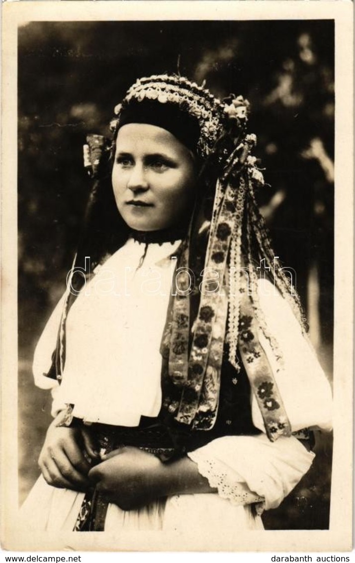 * T2 Morvamogyoród, Moravské Lieskové; Mladucha Z Mor. Lieskovej / Lány Morvamogyoródról Népviseletben / Girl From Morav - Zonder Classificatie