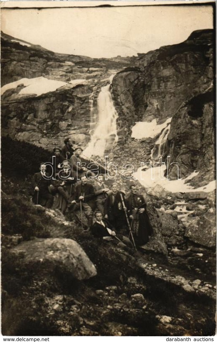 ** T2 Tátra, Magas Tátra, Vysoké Tatry; Kirándulók A Fátyol Vízesésnél (?) / Vodopád Skok (?) / Hikers By The Waterfall, - Zonder Classificatie