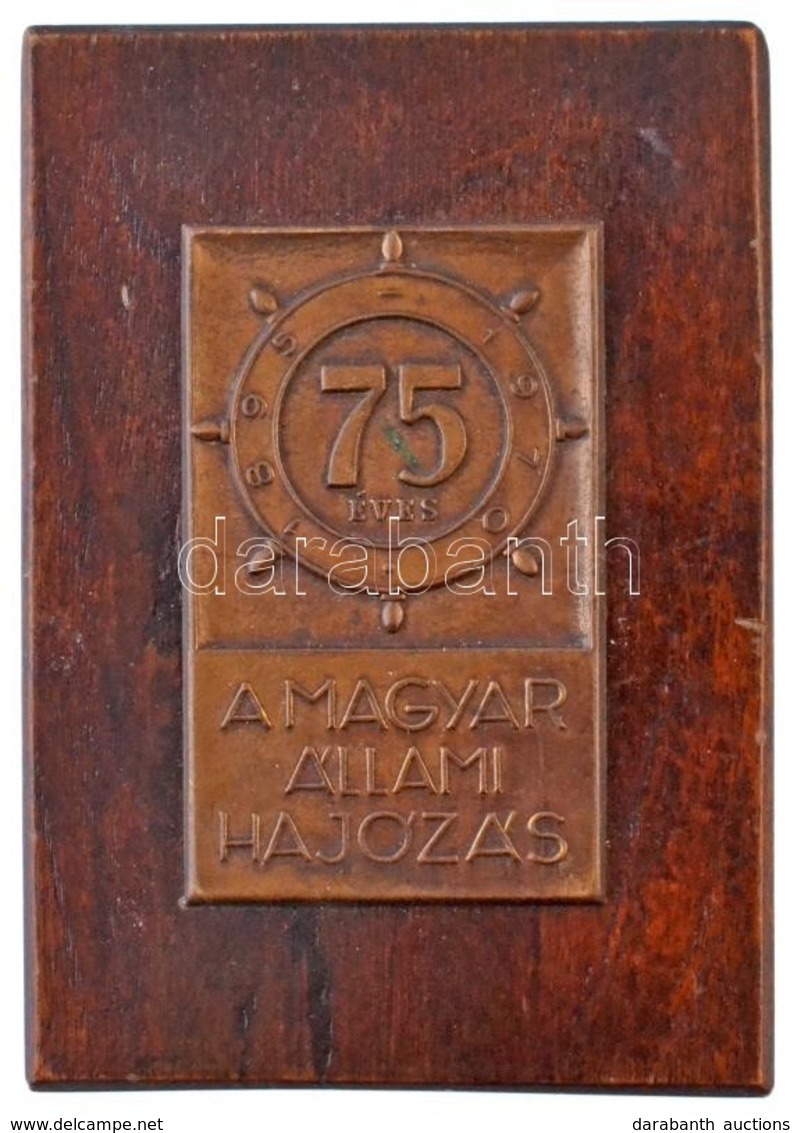 1970. '75 éves A Magyar Állami Hajózás 1895-1970' Br Lemezplakett (80x49mm) Fa Talapzaton (125x89mm) T:2 - Zonder Classificatie