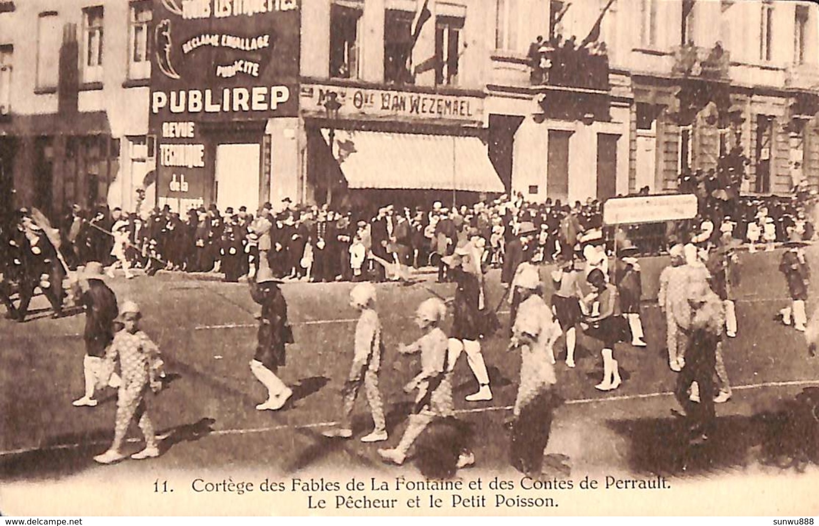 Cortège Des Fables De La Fontaine - Le Pêcheur Et Le Petit Poisson (Place Fernand Cocq) - Elsene - Ixelles