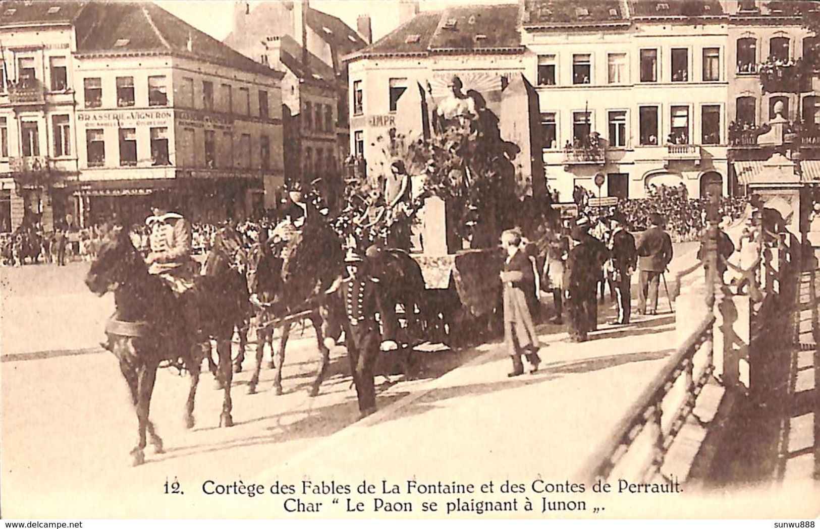 Cortège Des Fables De La Fontaine - Char Le Paon (Place Fernand Cocq) - Ixelles - Elsene