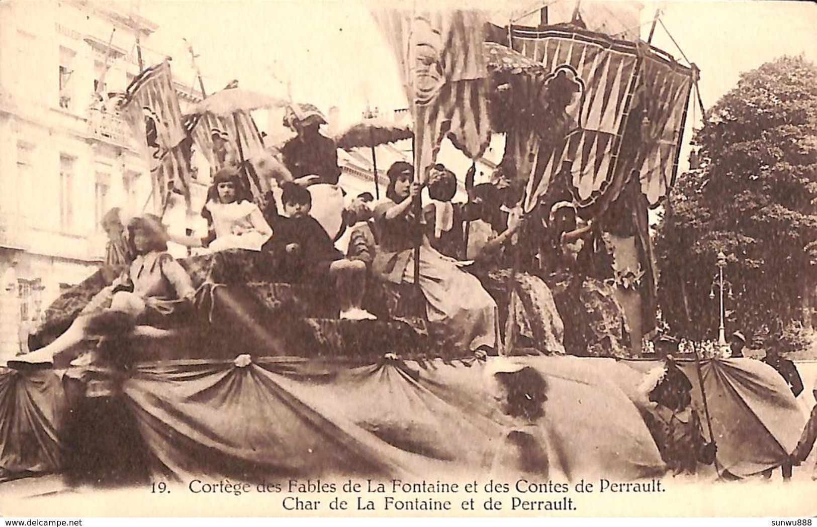 Cortège Des Fables De La Fontaine - Char De La Fontaine Et De Perrault (Place Fernand Cocq) - Ixelles - Elsene