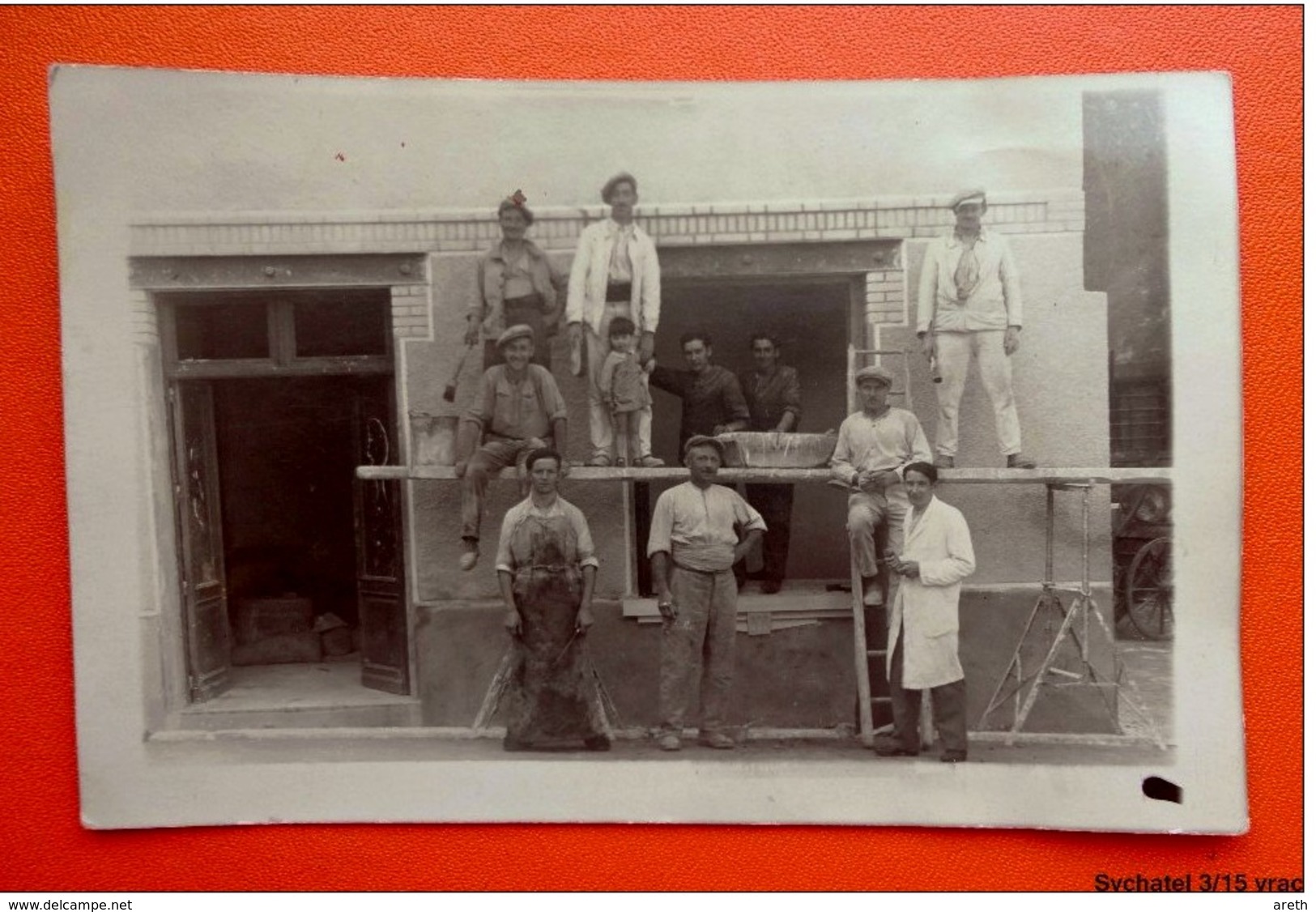 Carte Photo : Ouvriers Sur Un Chantier - Échafaudage - Lieu à Identifier, Sans Doute à St Léonard De Noblat ( 87) - Photographs